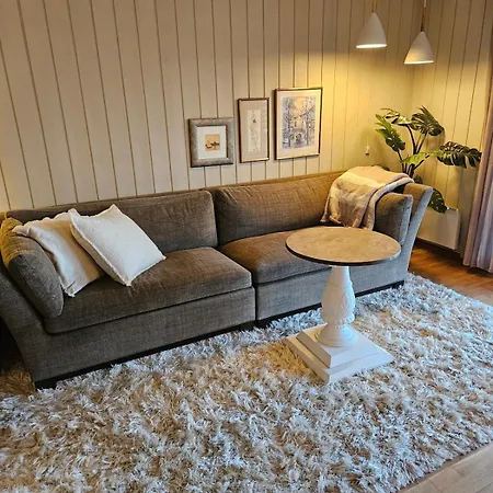 Comfortable And Close To The Center Asker
